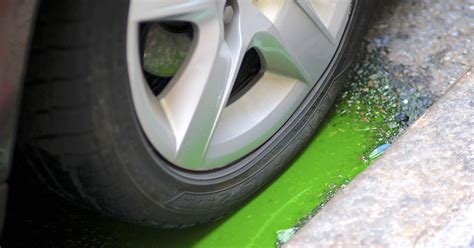 Green Fluid Leaking From Car: Top 5 Causes & Best。